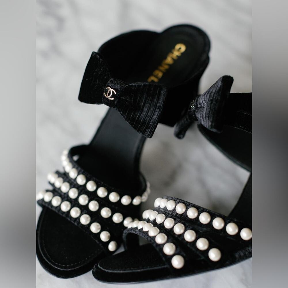 CHANEL Black Pearl Embellished Bow Women's Sandals 38.5 - Picture 2 of 14